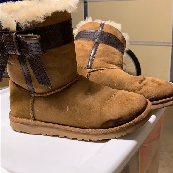 Guc Uggs with bow - Picture 2 of 5